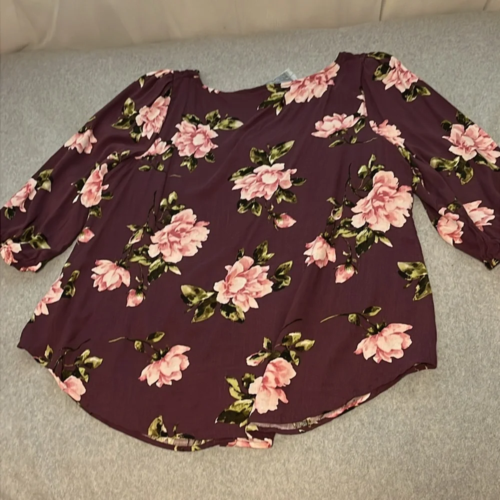 New Torrid Button Front Floral Top Size 1X Flowy Tunic